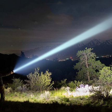 LINTERNA LED DE ALTA POTENCIA PARA ALUMBRAR A LARGA DISTANCIA